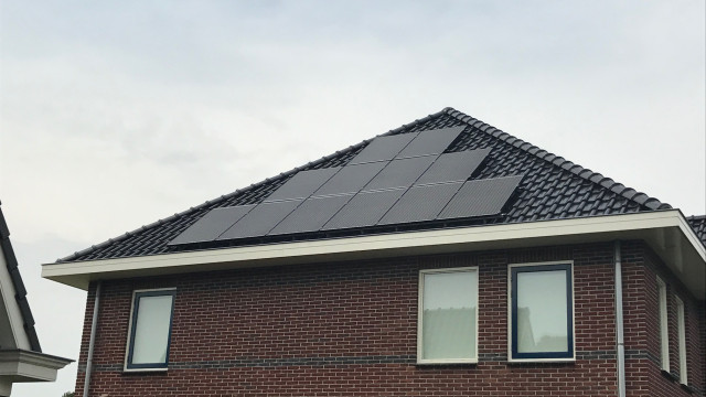 12 Solarwatt glas-glas 60M 285 Wp op de Kreekrug te Hoogwoud